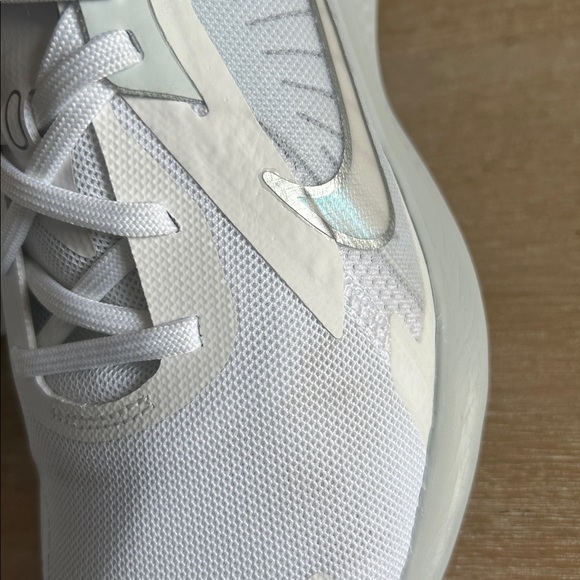 Nike quest 5 women’s sporty, comfortable, white running sneakers size 9 - Picture 10 of 14